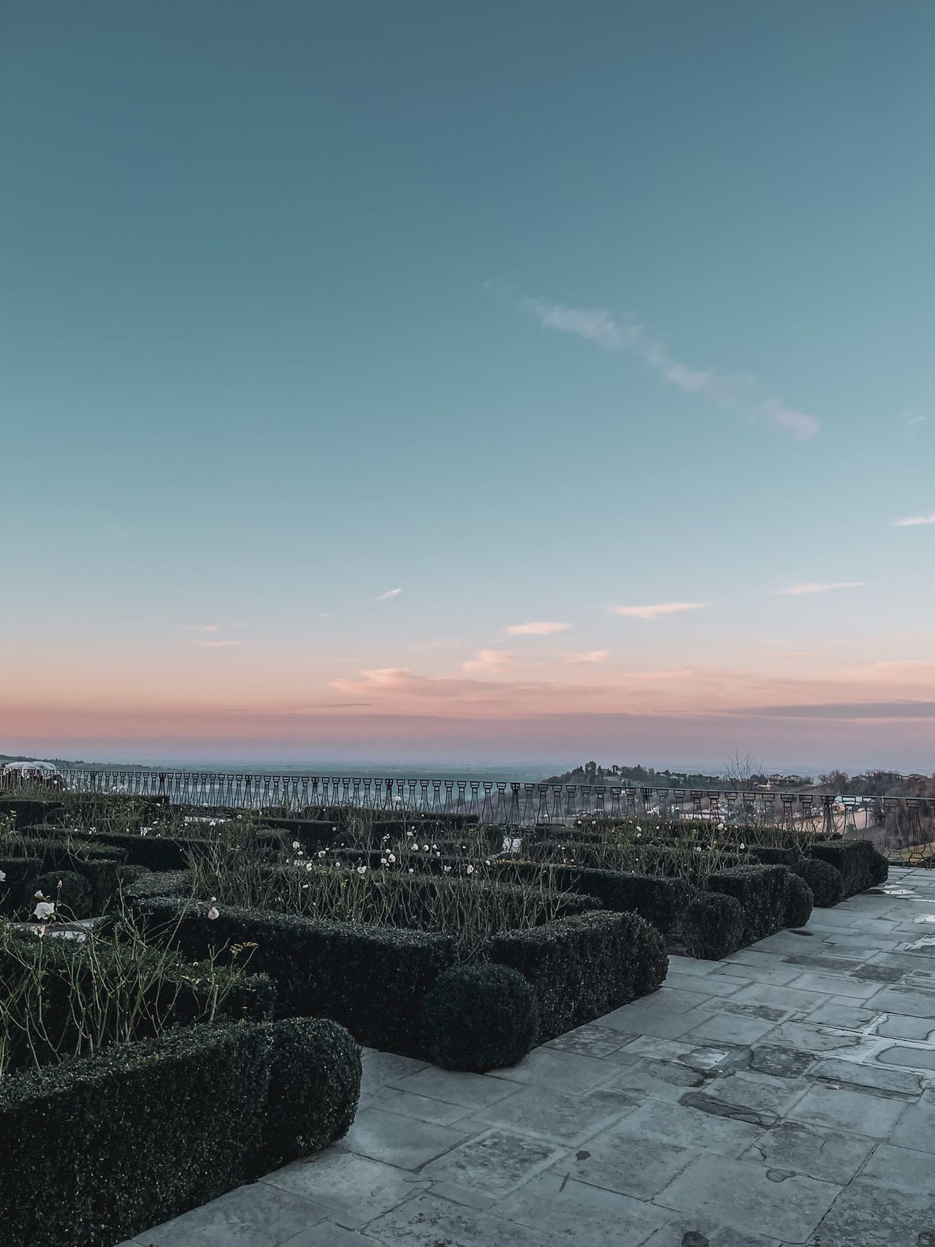 Vista dal giardino verso le colline